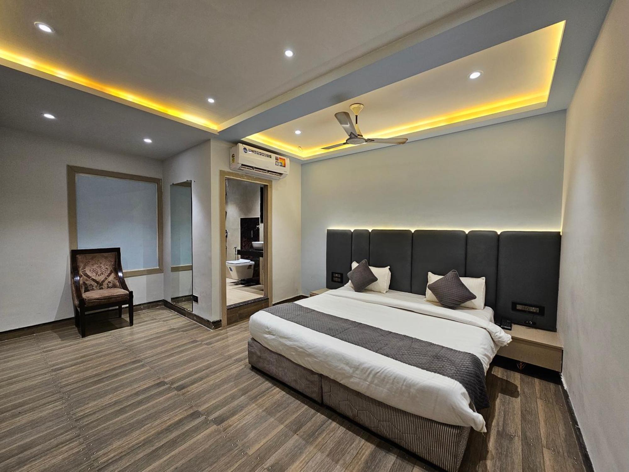 Hotel Mk Vivanta Gwalior Exterior photo